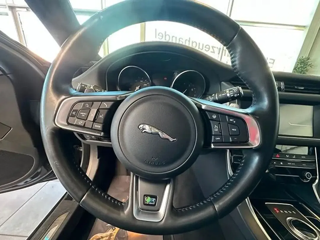 Jaguar XF Sportbrake R-Sport - Thumbnail 10