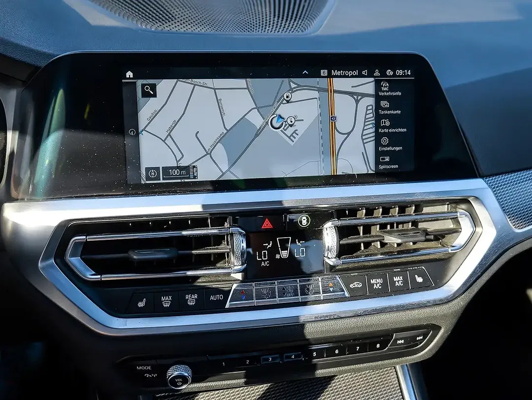 BMW 330 iPerformance M Sport - Thumbnail 13