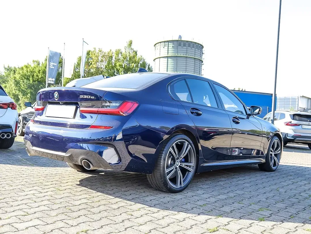 BMW 330 iPerformance M Sport - Thumbnail 2