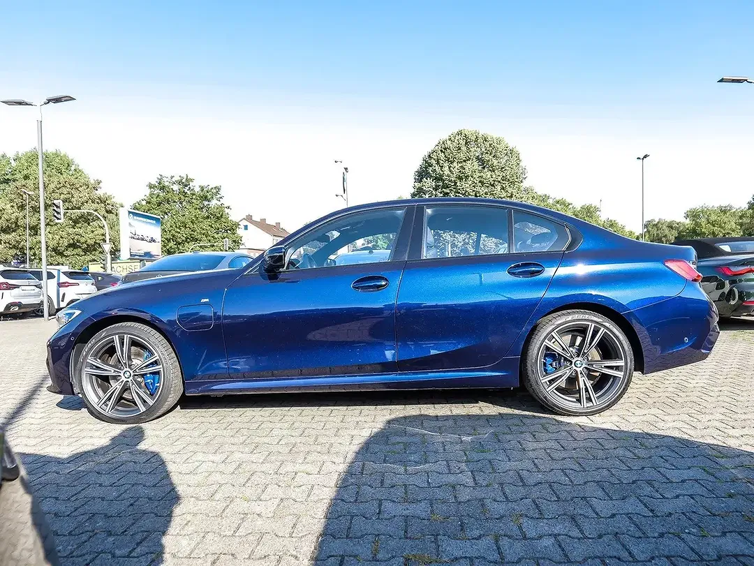 BMW 330 iPerformance M Sport - Thumbnail 9