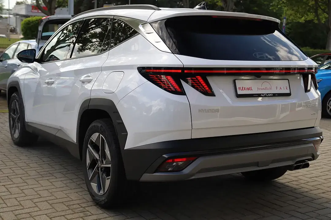 Hyundai TUCSON 1.6 T-GDI AUT 4WD - Thumbnail 2