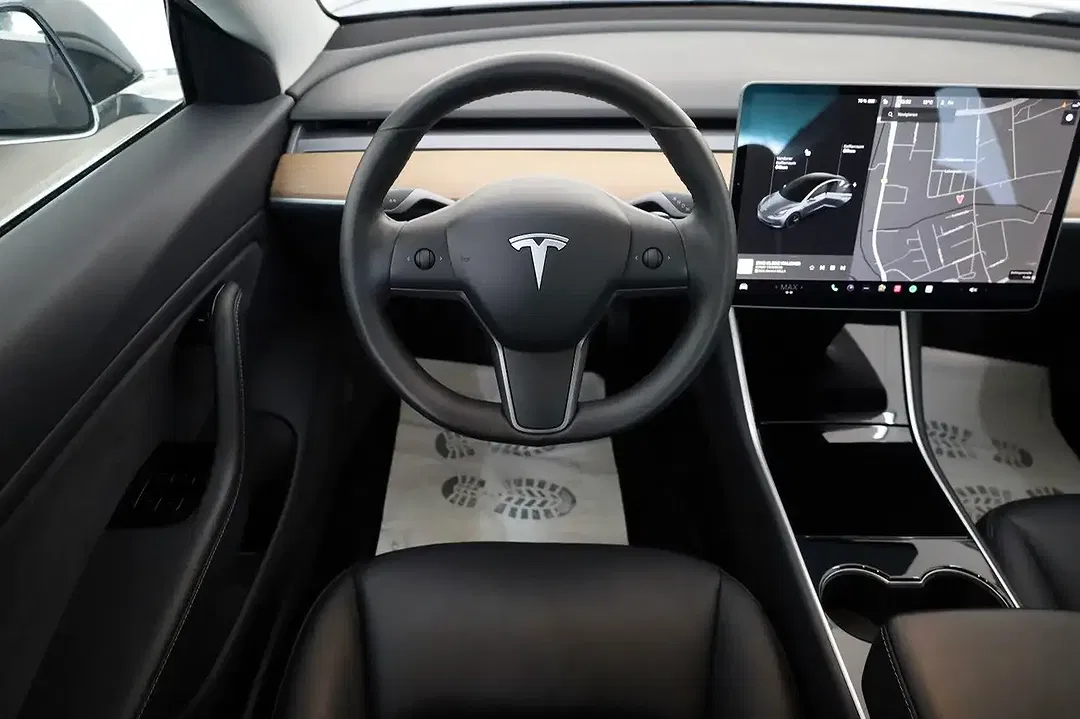 Tesla Model 3 AWD Dual Motor Long Range - Thumbnail 10