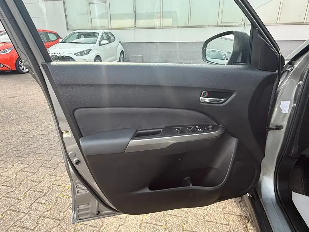 Suzuki Vitara 1.4 4x4 - Thumbnail 11