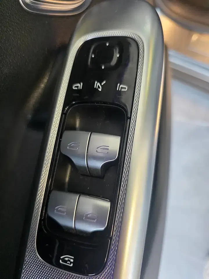 Mercedes-Benz EQE 300 Sport Edition - Thumbnail 21