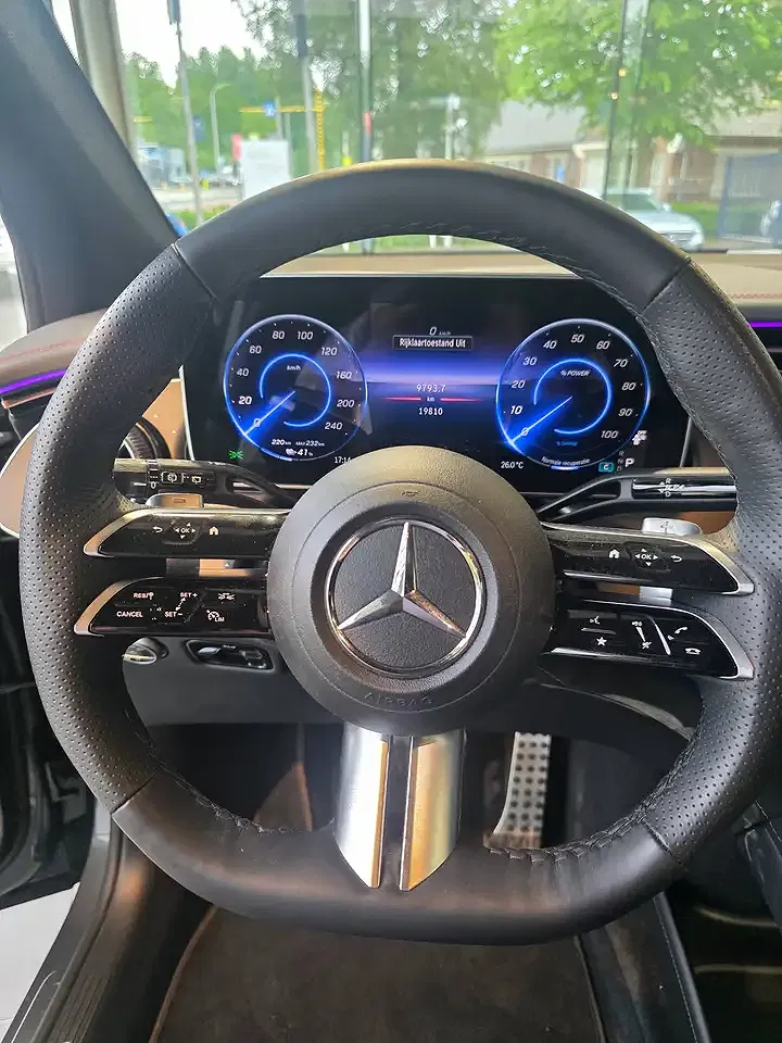Mercedes-Benz EQE 300 Sport Edition - Thumbnail 22