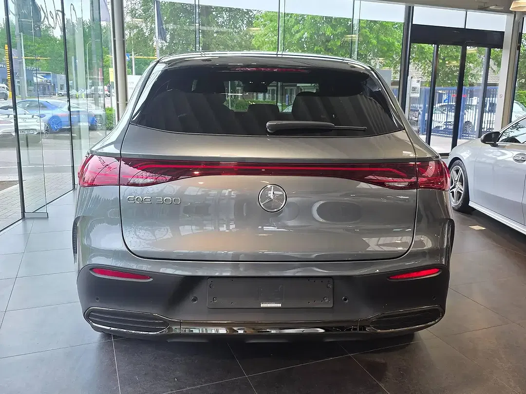 Mercedes-Benz EQE 300 Sport Edition - Thumbnail 3