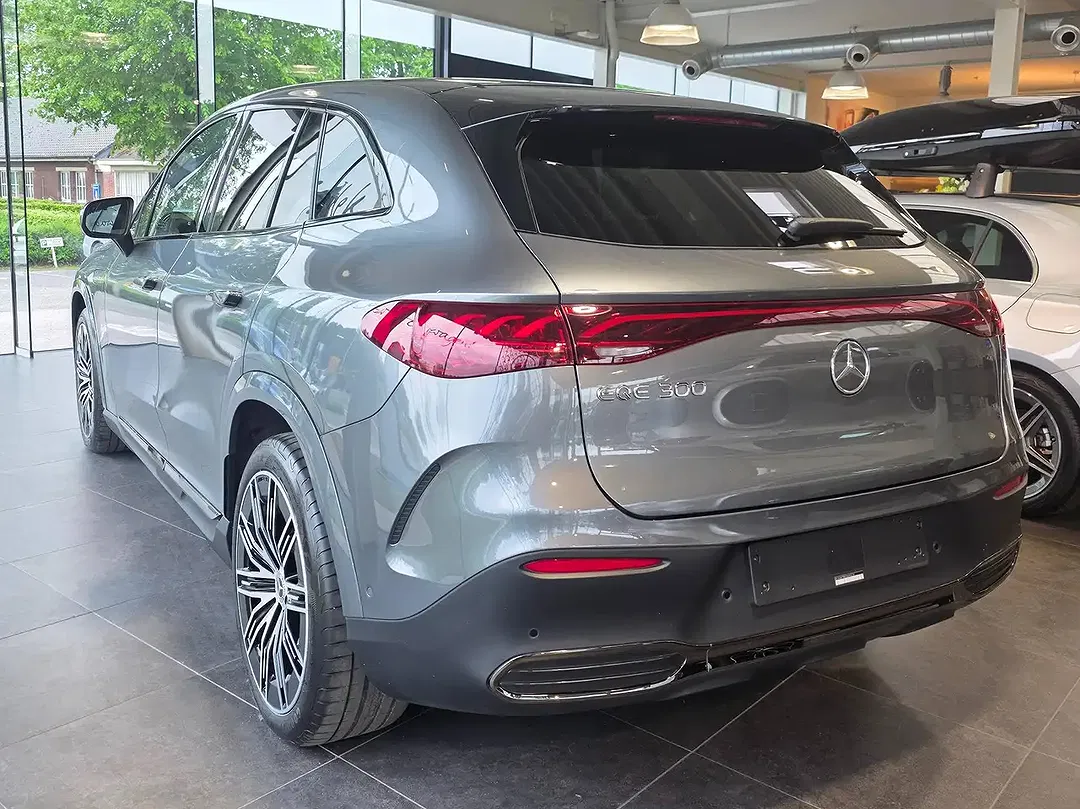 Mercedes-Benz EQE 300 Sport Edition - Thumbnail 4