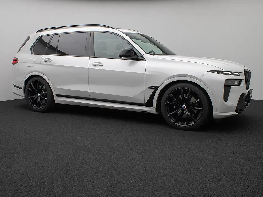 BMW X7 M Individual - Thumbnail 3