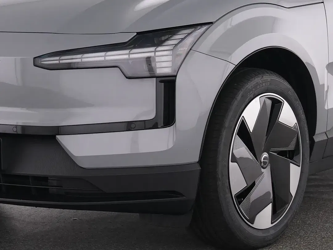 Volvo EX30 EV Plus - Thumbnail 9