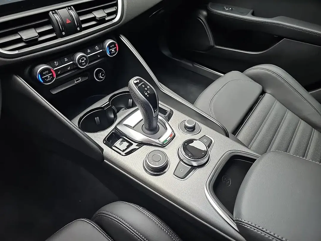 Alfa Romeo Giulia 2.2 16V Diesel Q4 Veloce - Thumbnail 12