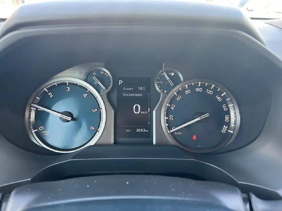 Toyota Land Cruiser 2.8 4x4 Comfort - Thumbnail 9
