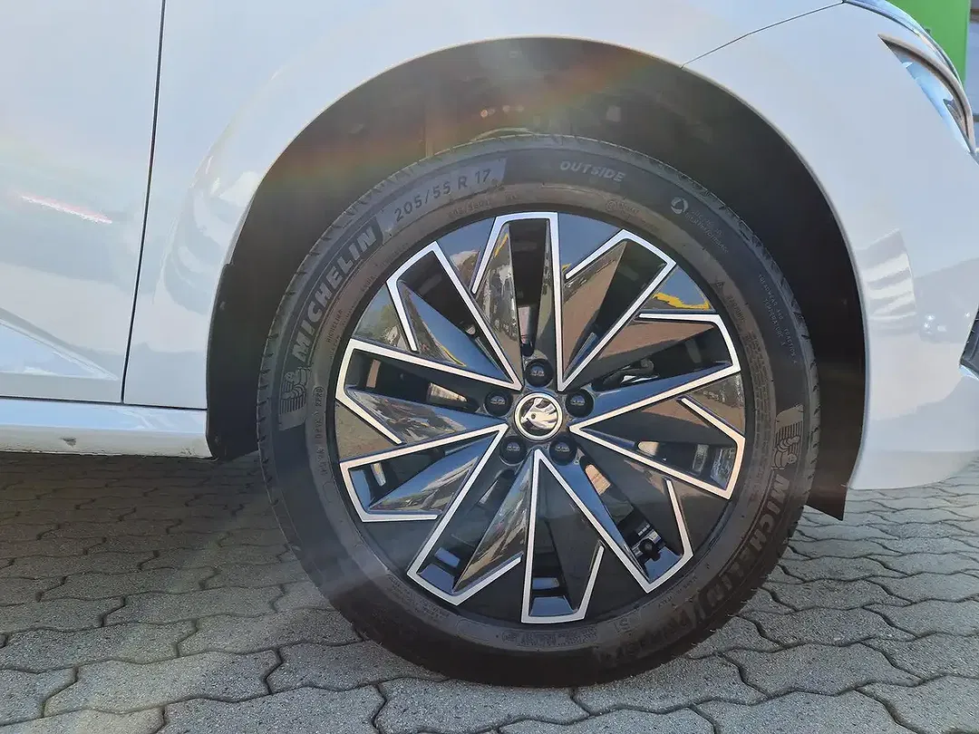 Skoda Kamiq 85 1.0 TSI DSG Tour - Thumbnail 11