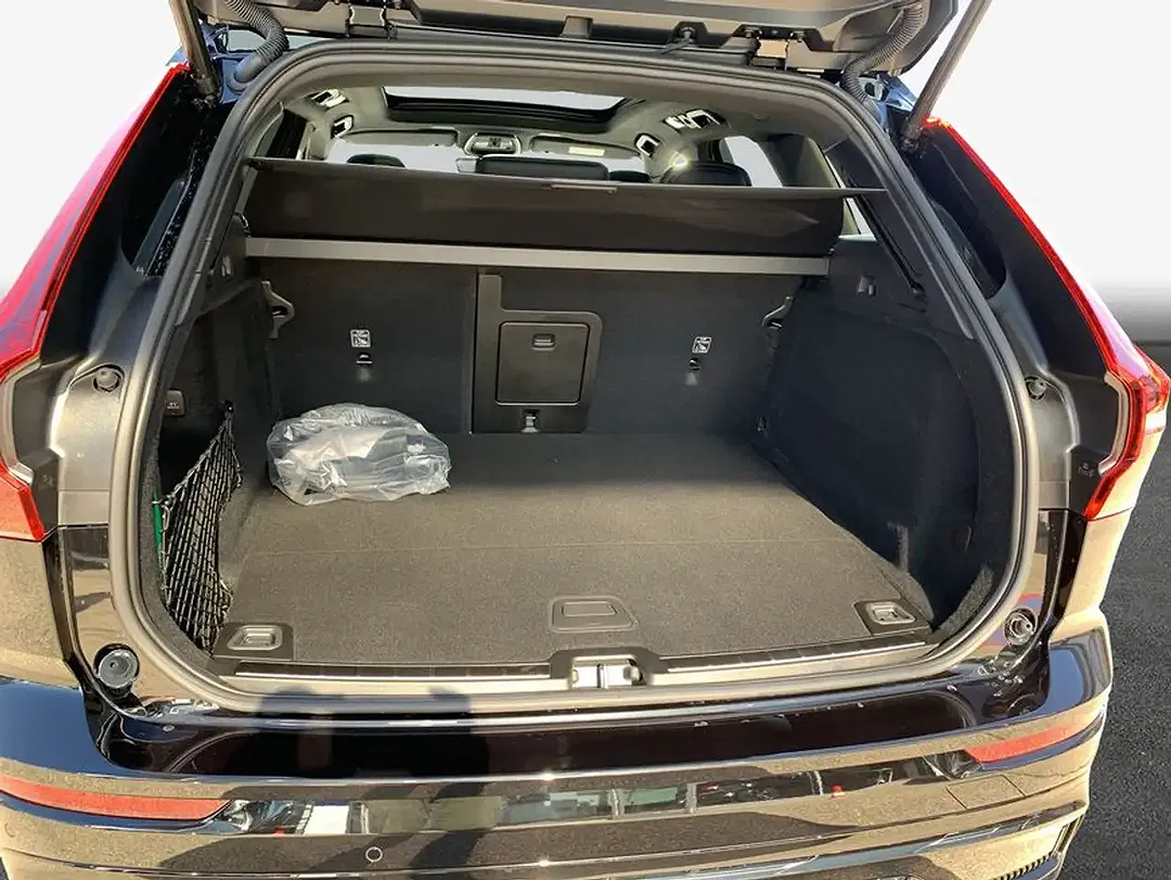 Volvo XC60 T8 PHEV Hybrid AWD Ultra Black Edition - Thumbnail 9