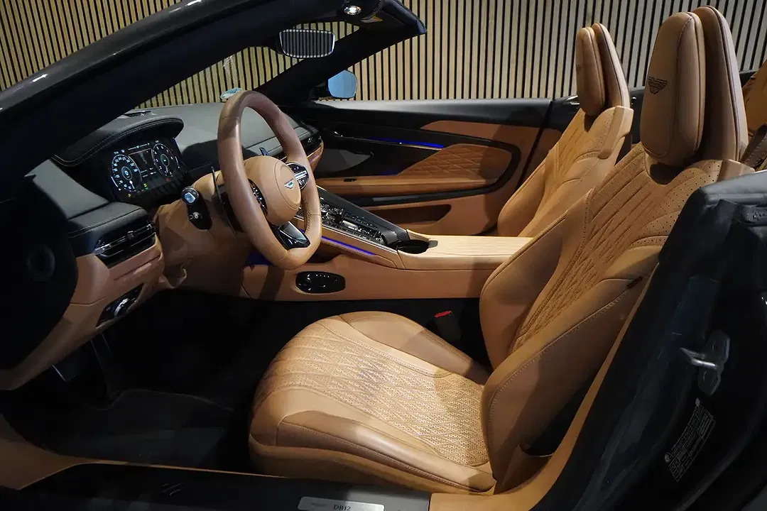 Aston Martin DB12 4.0 V8 Volante - Thumbnail 5