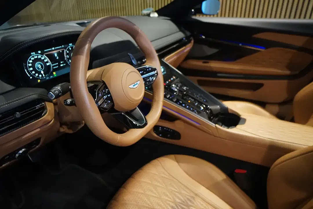 Aston Martin DB12 4.0 V8 Volante - Thumbnail 6