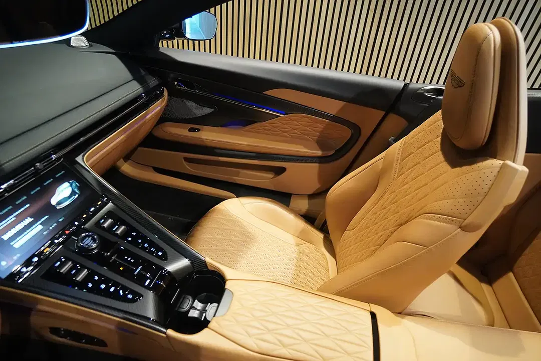 Aston Martin DB12 4.0 V8 Volante - Thumbnail 8