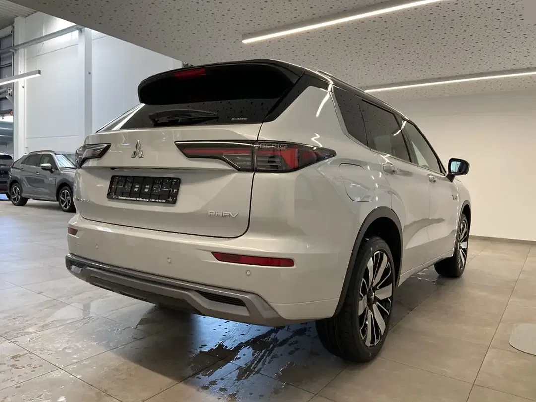 Mitsubishi Outlander 2.4 Diamant Top Luxury - Thumbnail 4