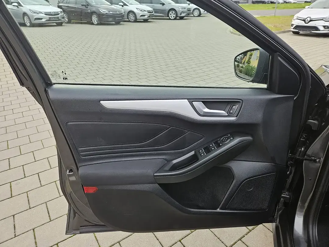 Ford Focus - Thumbnail 15
