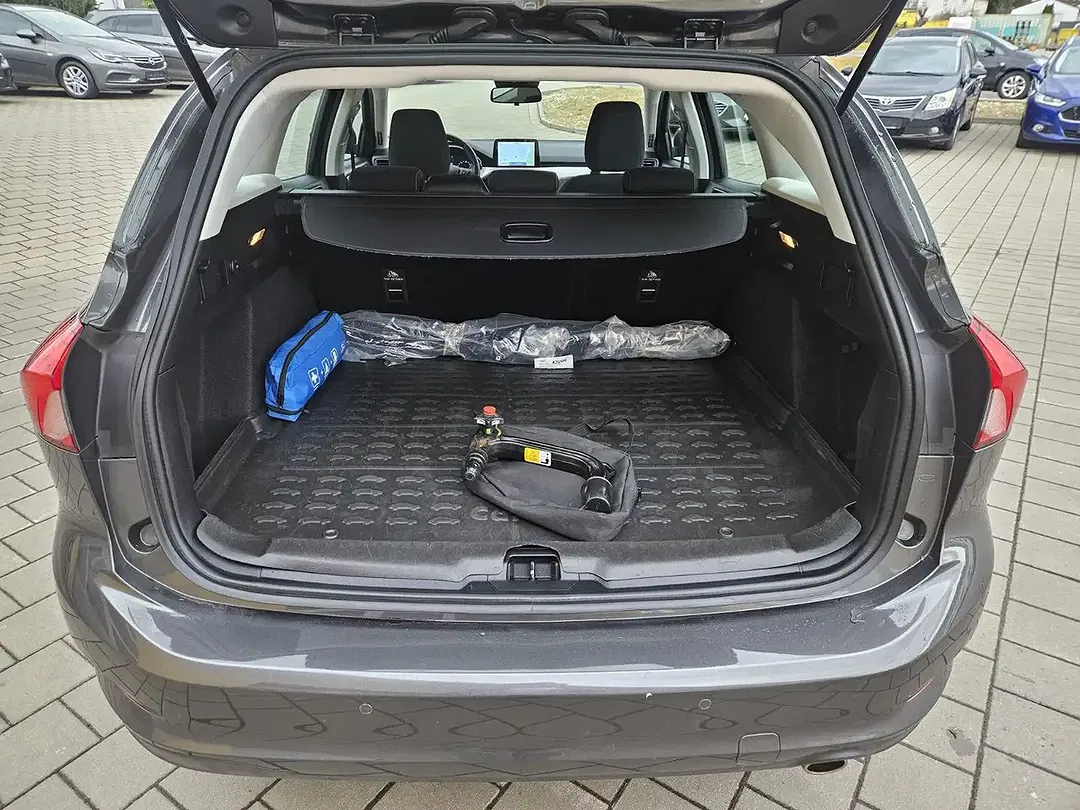 Ford Focus - Thumbnail 16