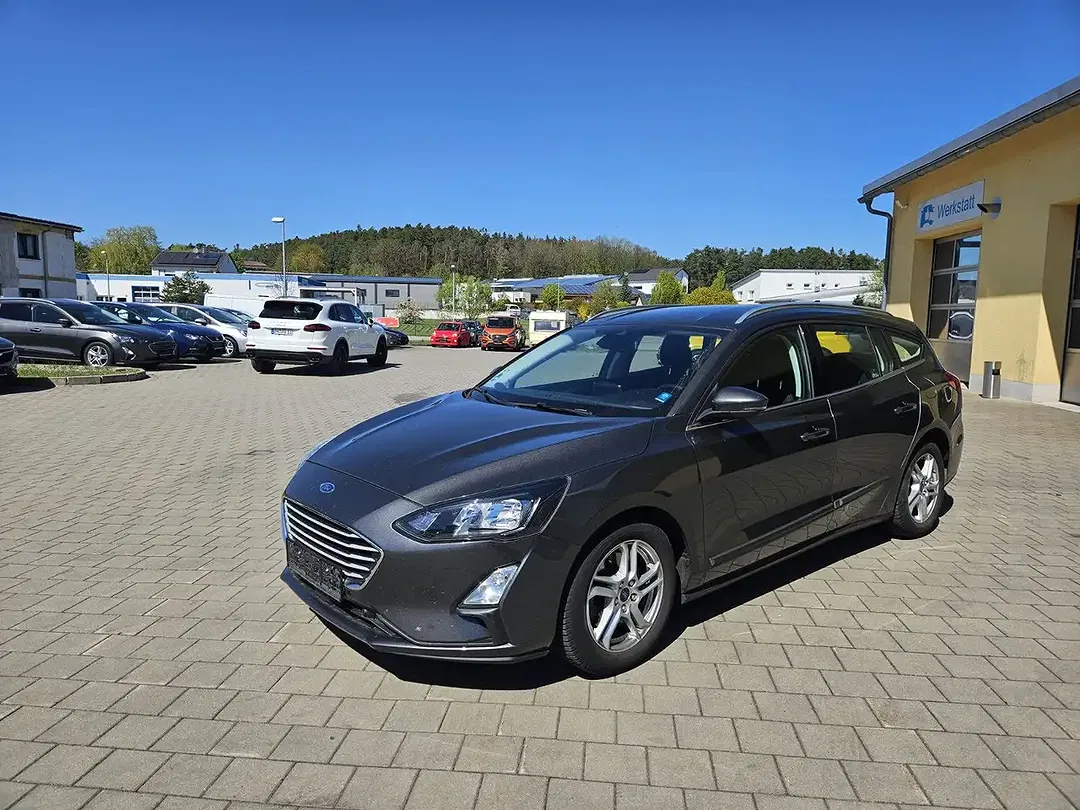 Ford Focus - Thumbnail 3