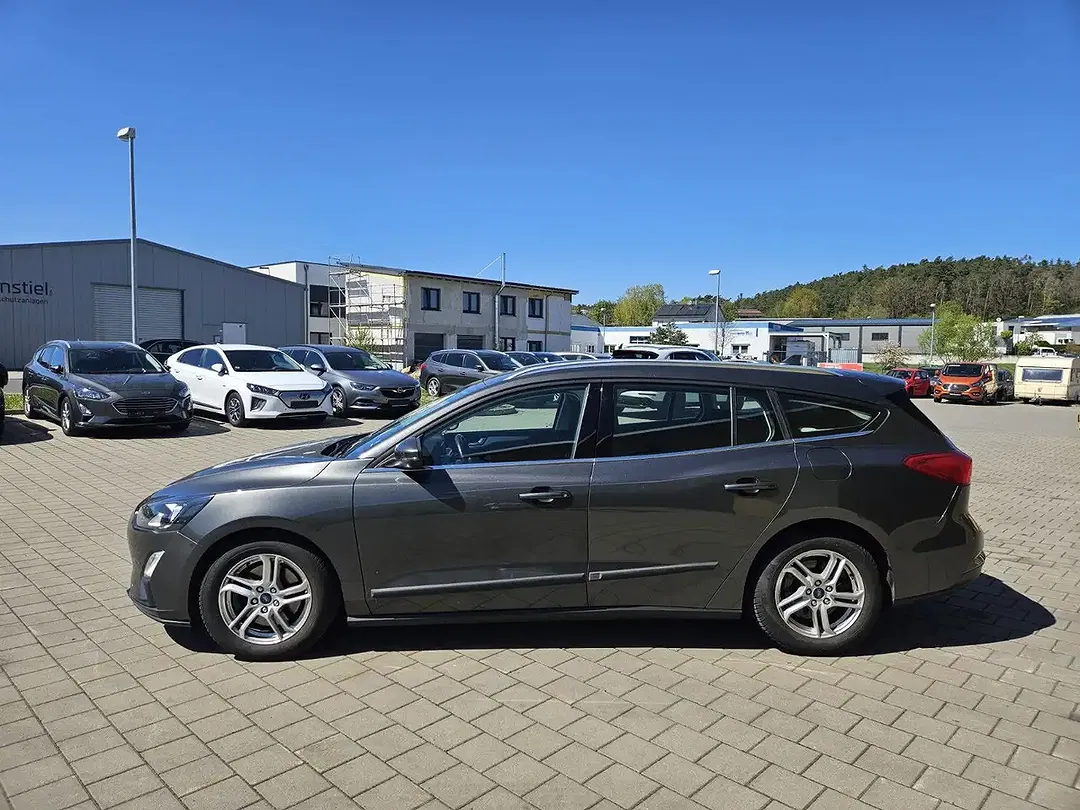 Ford Focus - Thumbnail 4