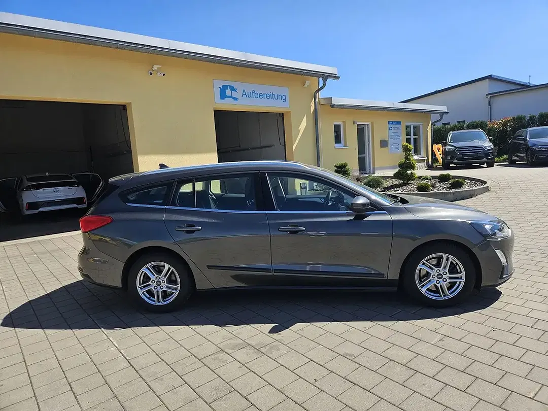 Ford Focus - Thumbnail 5