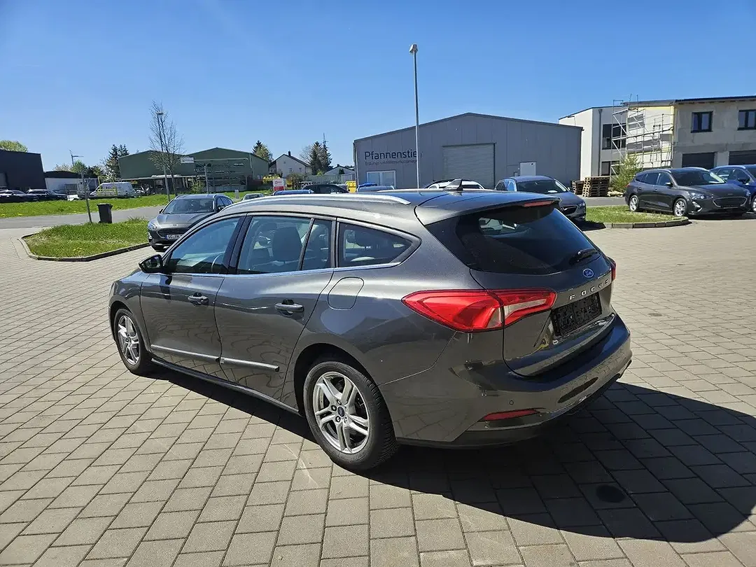 Ford Focus - Thumbnail 6