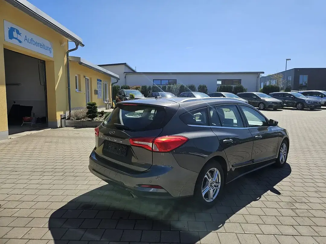 Ford Focus - Thumbnail 8