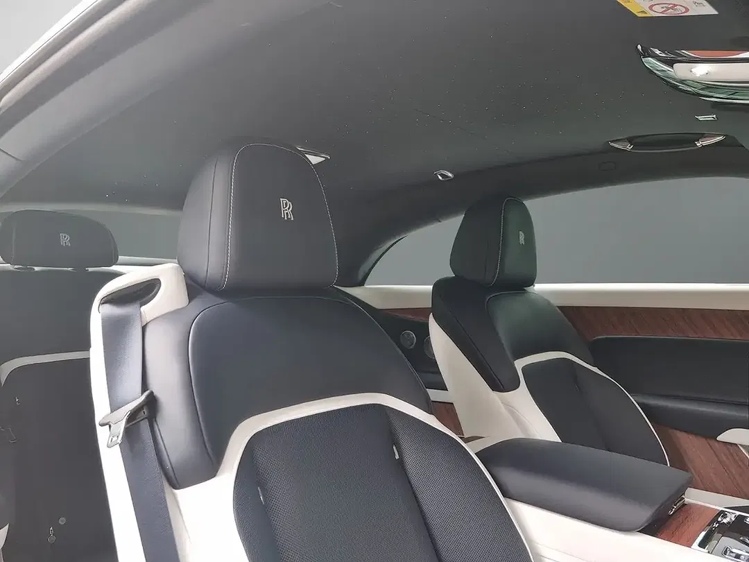 Rolls-Royce Spectre - Thumbnail 11