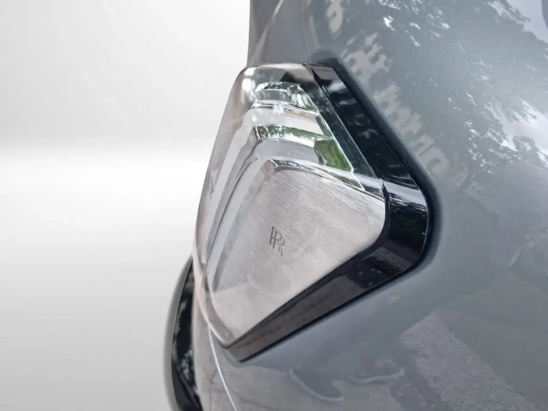 Rolls-Royce Spectre - Thumbnail 12