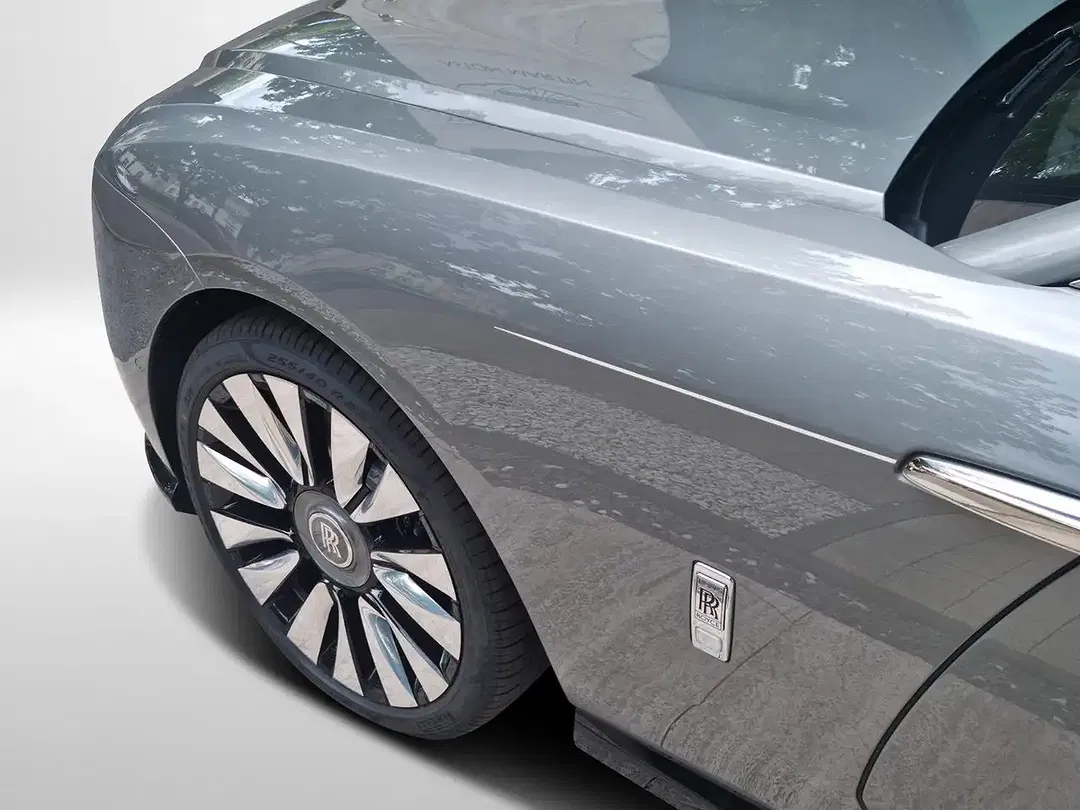 Rolls-Royce Spectre - Thumbnail 3