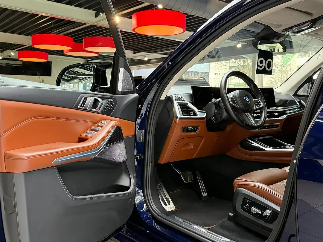 BMW X7 M - Thumbnail 6