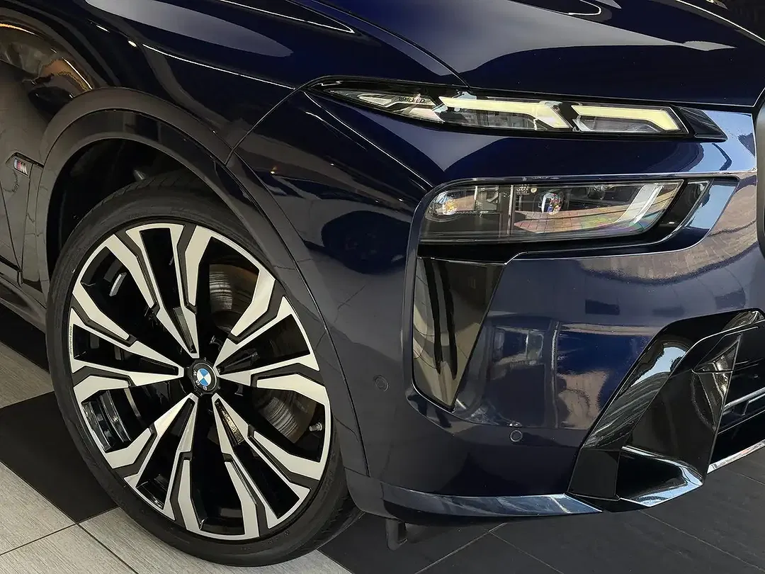 BMW X7 M - Thumbnail 3