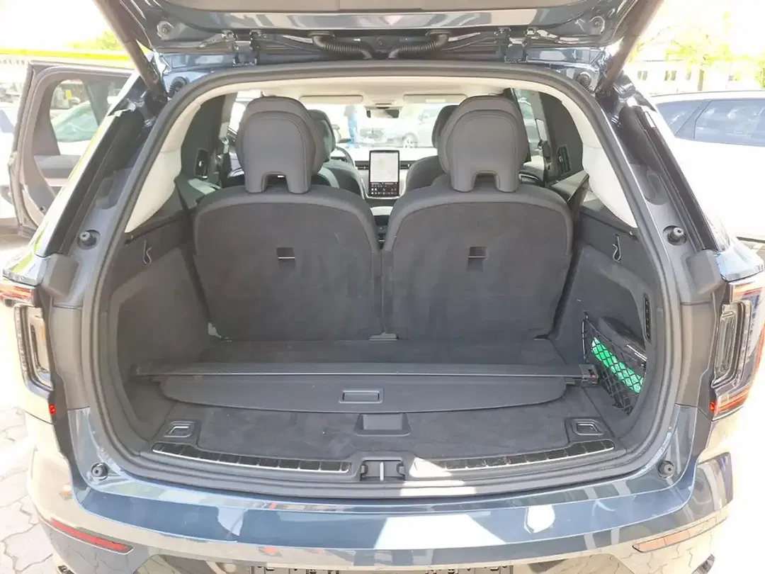 Volvo EX90 Performance Ultra - Thumbnail 12