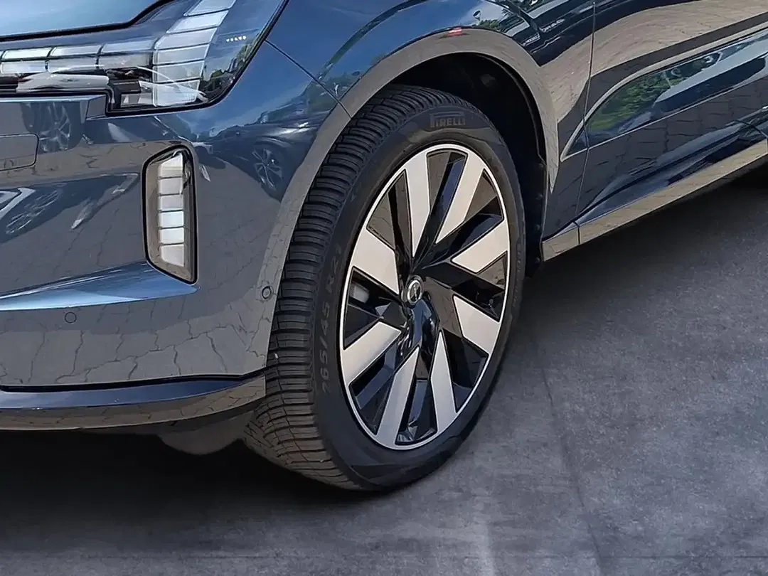 Volvo EX90 Performance Ultra - Thumbnail 6