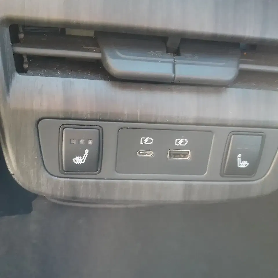 Nissan Ariya - Thumbnail 7