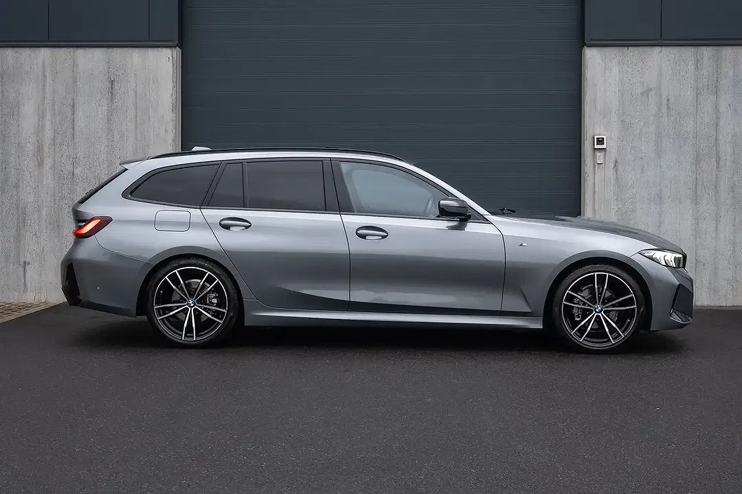 BMW 318 Touring M Sport - Thumbnail 2