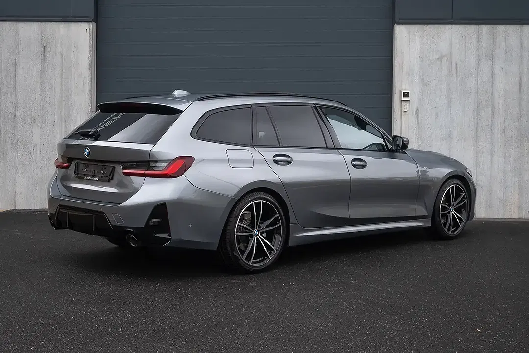 BMW 318 Touring M Sport - Thumbnail 3