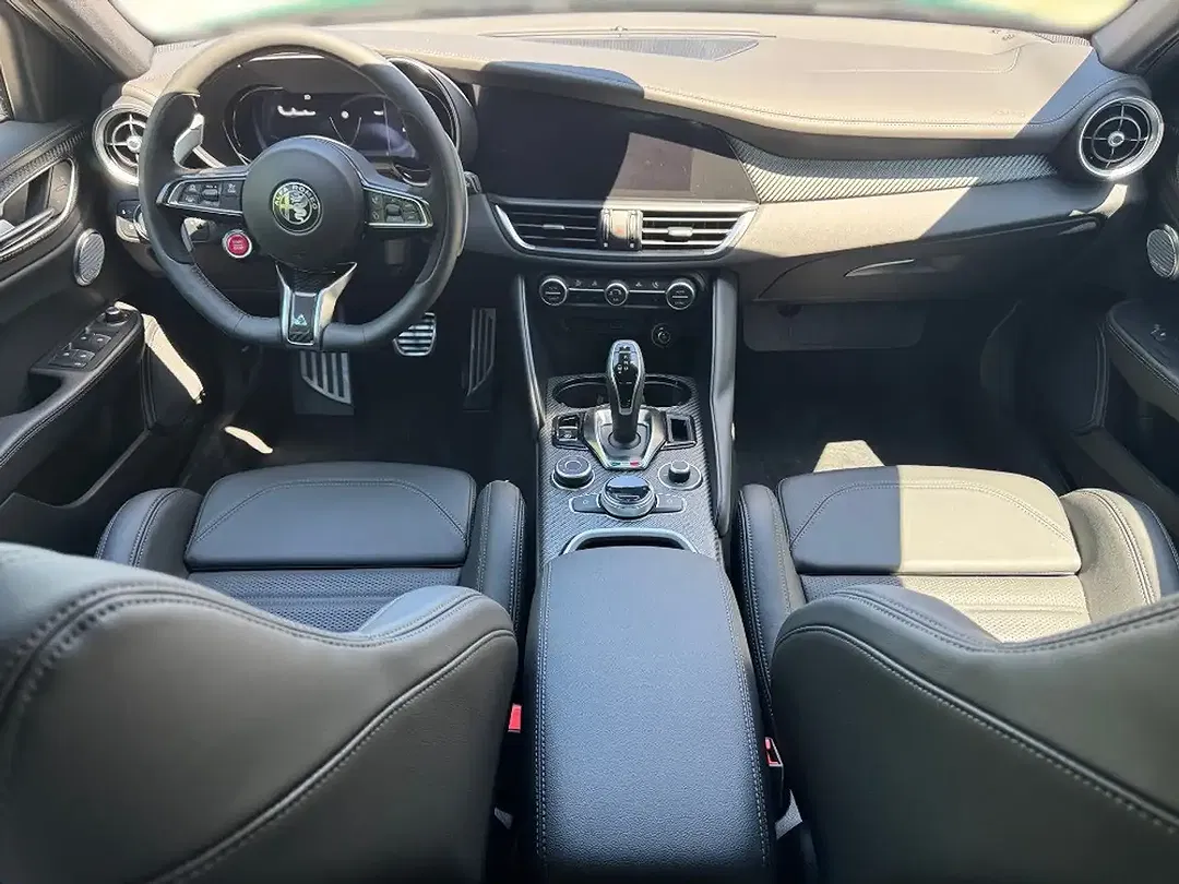 Alfa Romeo Giulia Quadrifoglio - foto 2