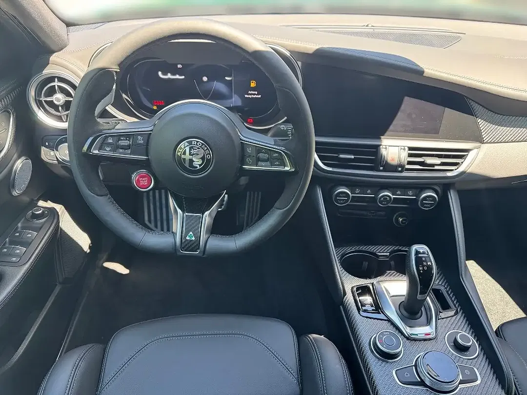 Alfa Romeo Giulia Quadrifoglio - Thumbnail 4