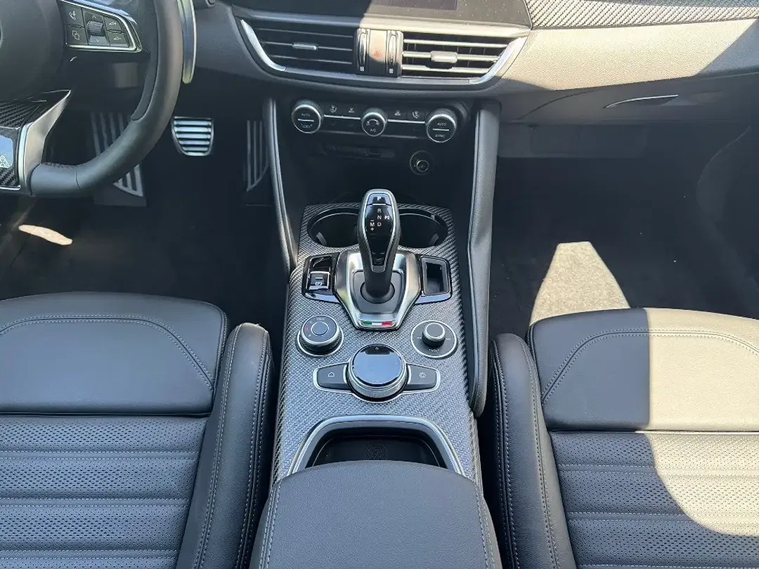 Alfa Romeo Giulia Quadrifoglio - Thumbnail 6