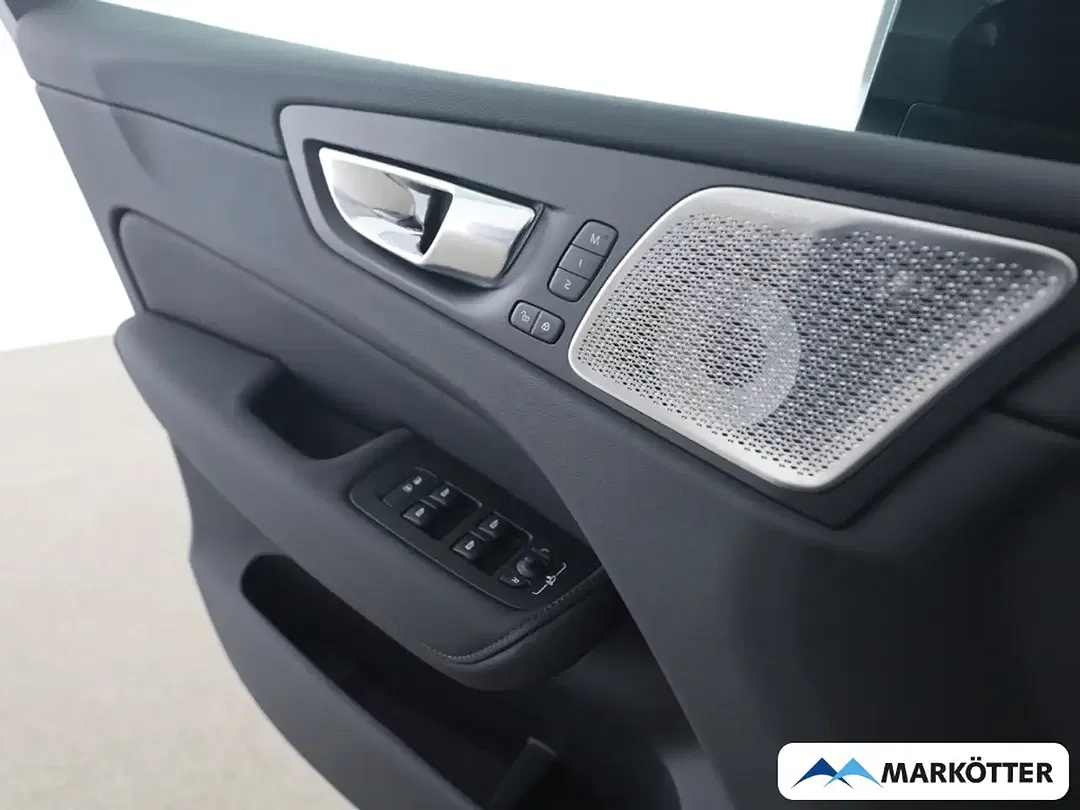 Volvo XC60 T8 PHEV Hybrid AWD Ultra Black Edition - Thumbnail 11