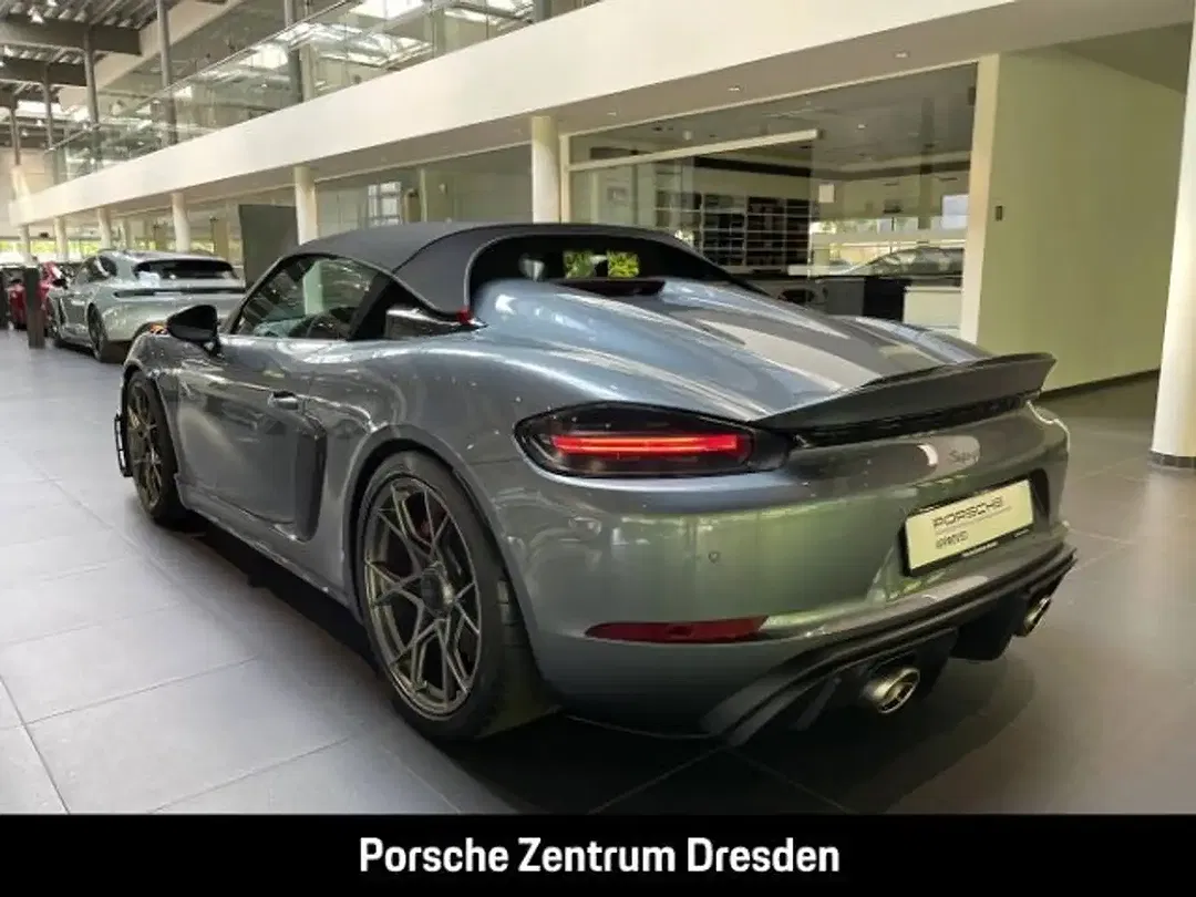 Porsche 718 Spyder RS Weissach Sport Chrono - Thumbnail 3