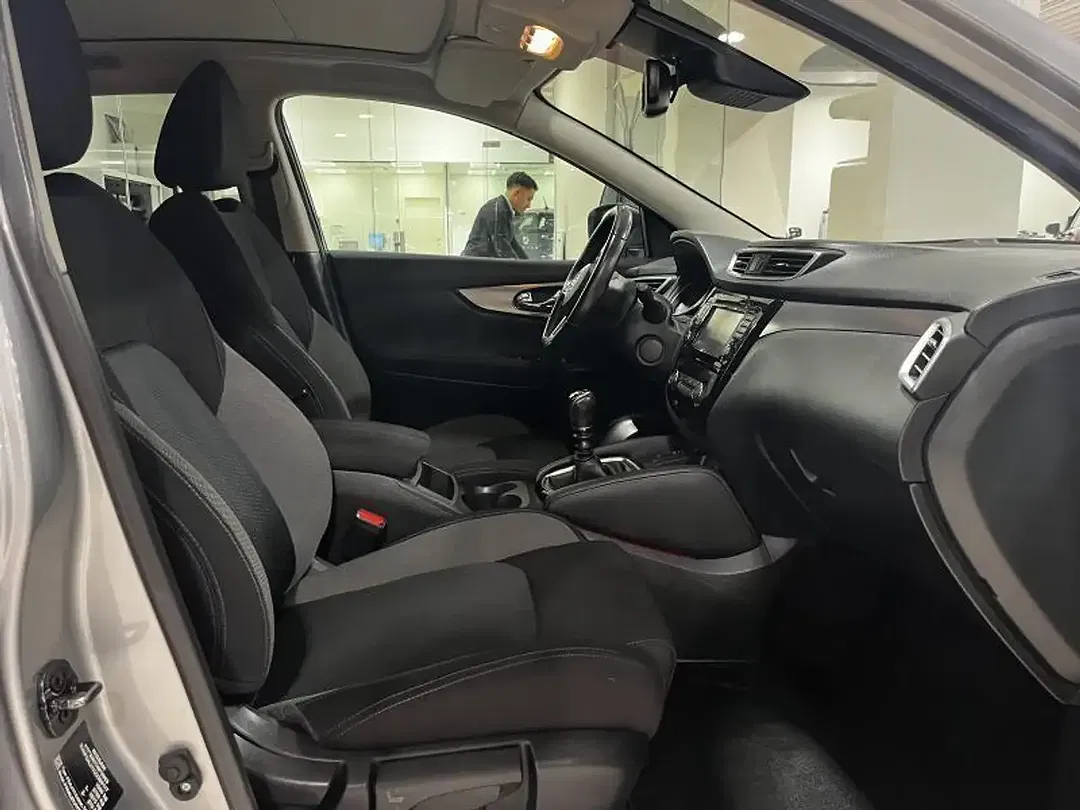 Nissan Qashqai 1.3 DIG-T N-Connecta - Thumbnail 9