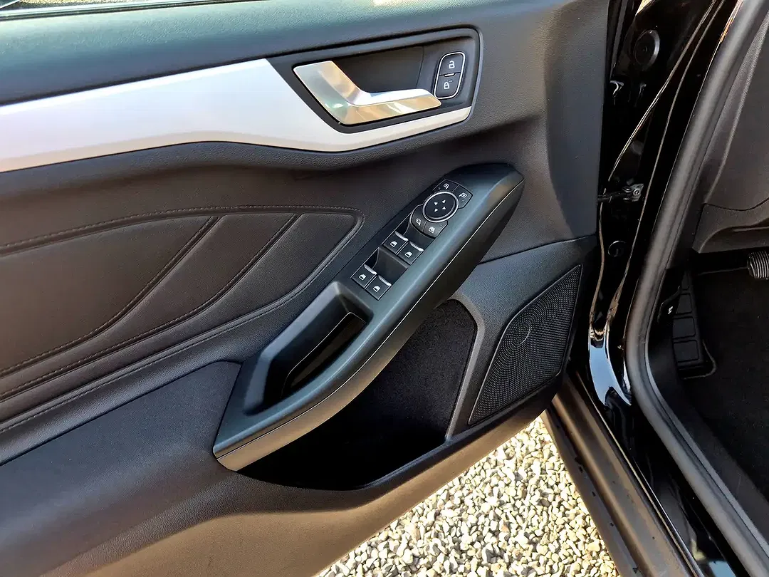 Ford Focus - Thumbnail 11