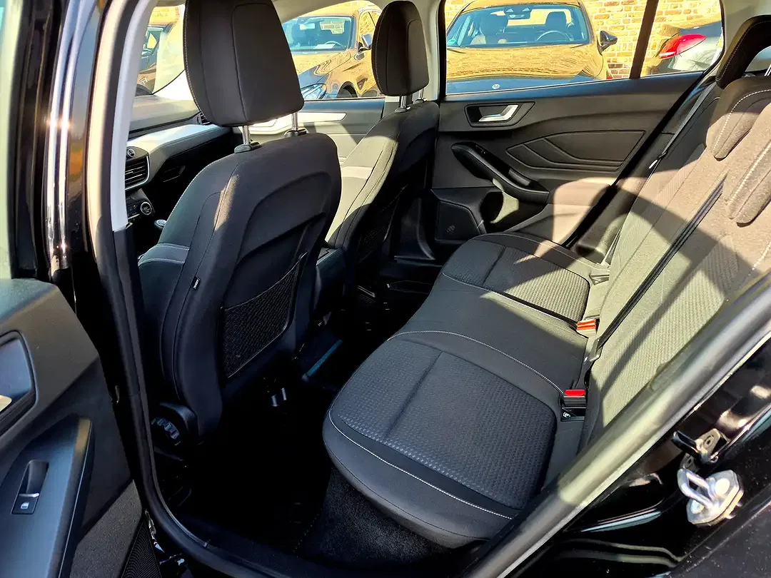 Ford Focus - Thumbnail 12