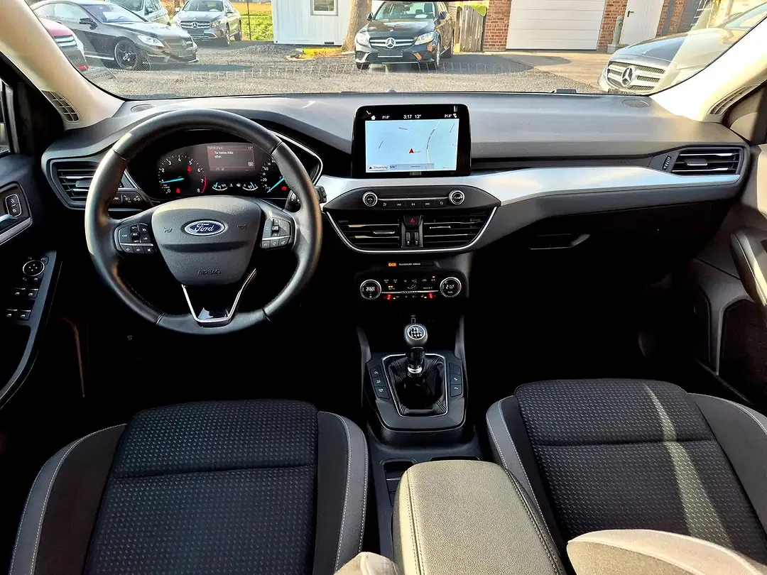 Ford Focus - Thumbnail 13