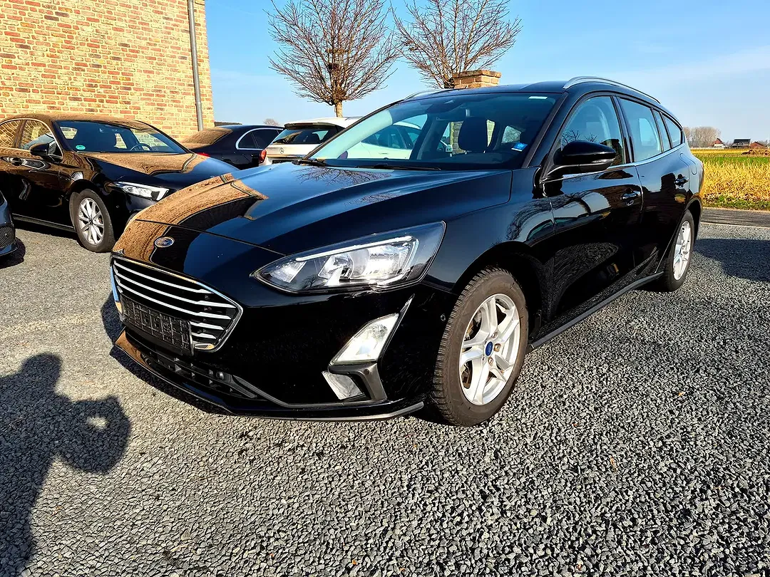 Ford Focus - Thumbnail 3