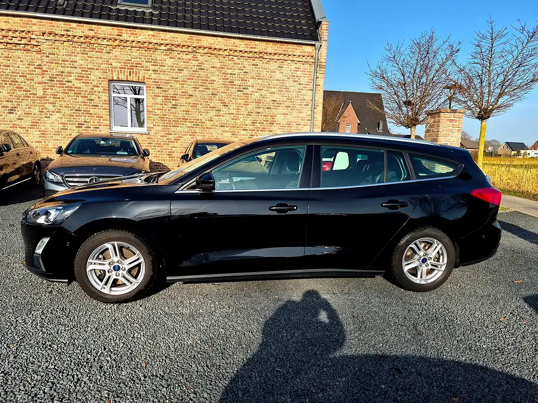 Ford Focus - Thumbnail 4