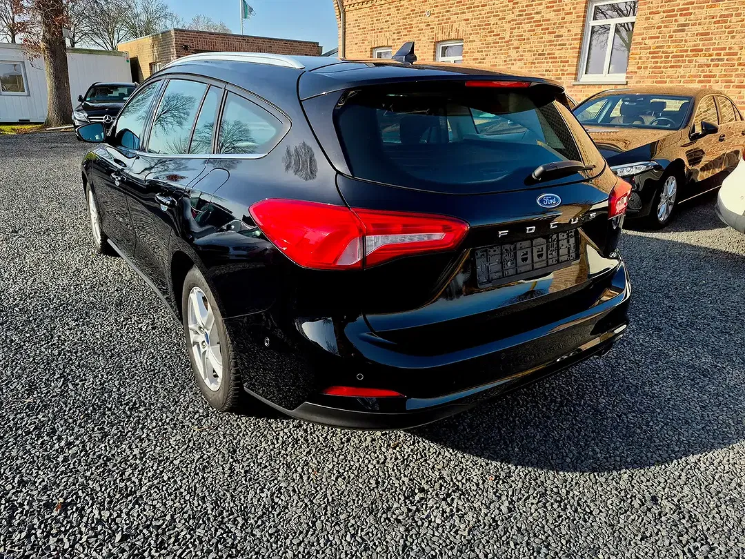 Ford Focus - Thumbnail 5